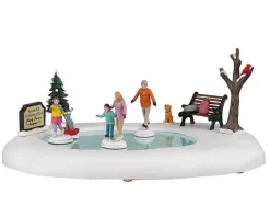Lemax Table Pieces<Lemax 04715 - Family Skating Day, Battery-Operated (4.5-Volt) - Table Pieces