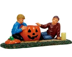 Lemax Spooky Town Figurines<Lemax 72487 - Pumpkin Carving - Spooky Town Figurines